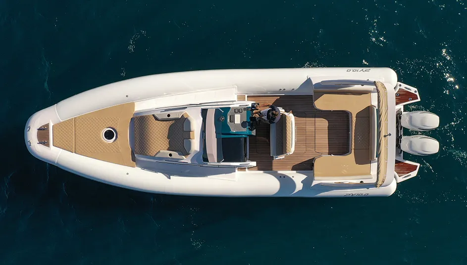 py-yacht-gommone-py10-cabin