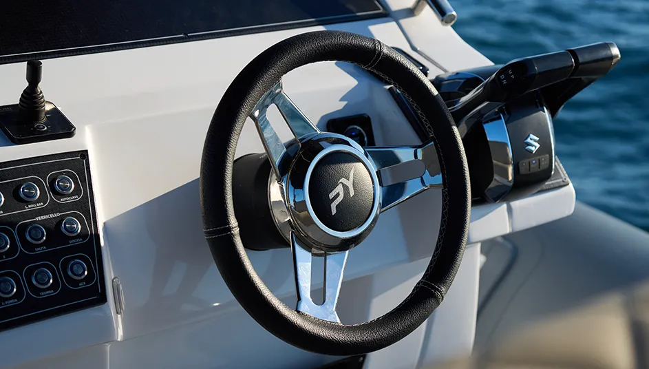 py-yacht-gommone-py10-cabin