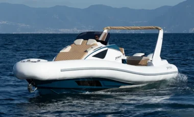 py-yacht-gommone-py10-cabin