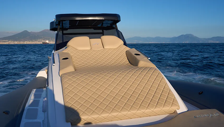 py-yacht-gommone-py10-cabin t-top