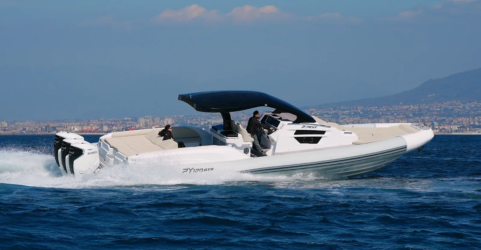 pyacht-py120gts-slide-new